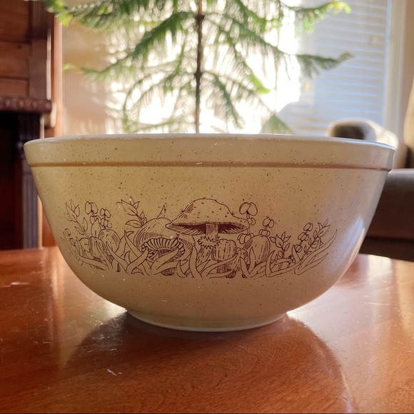 Large Mixing Bowl Forest Fancies Vintage Pyrex with Mushrooms - Picture 1 of 2